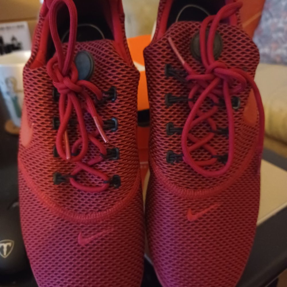 Nike Women's Presto Fly SE, SZ 8, Maroon - Picture 5 of 5